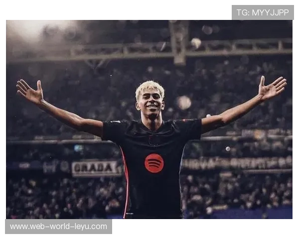 亚马尔冷静分球创造机会